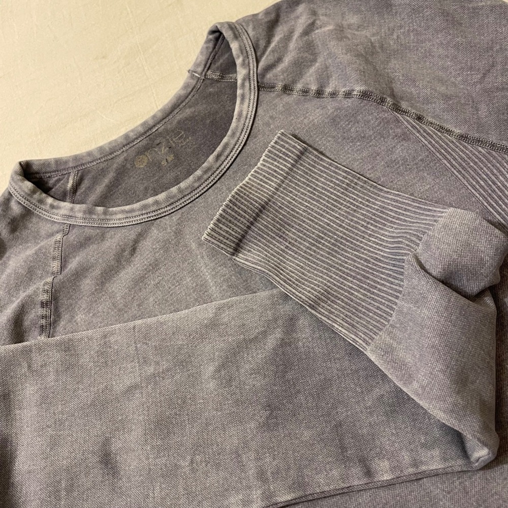 Onzie Women's Size S/M Long Sleeve Top Ribbed Athletic Activewear‎ Workout